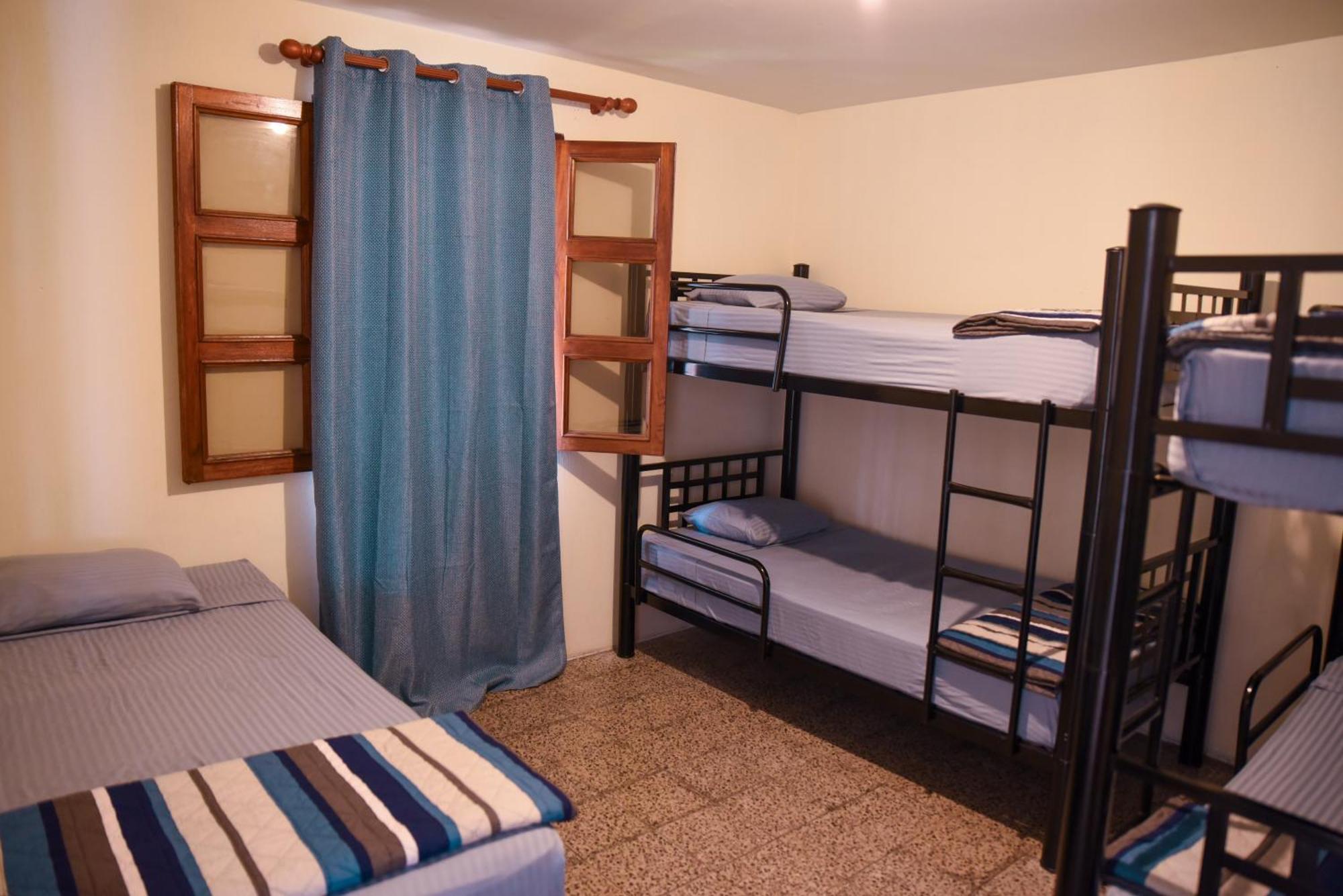 Blue Moon Hostel Antigua Exteriör bild