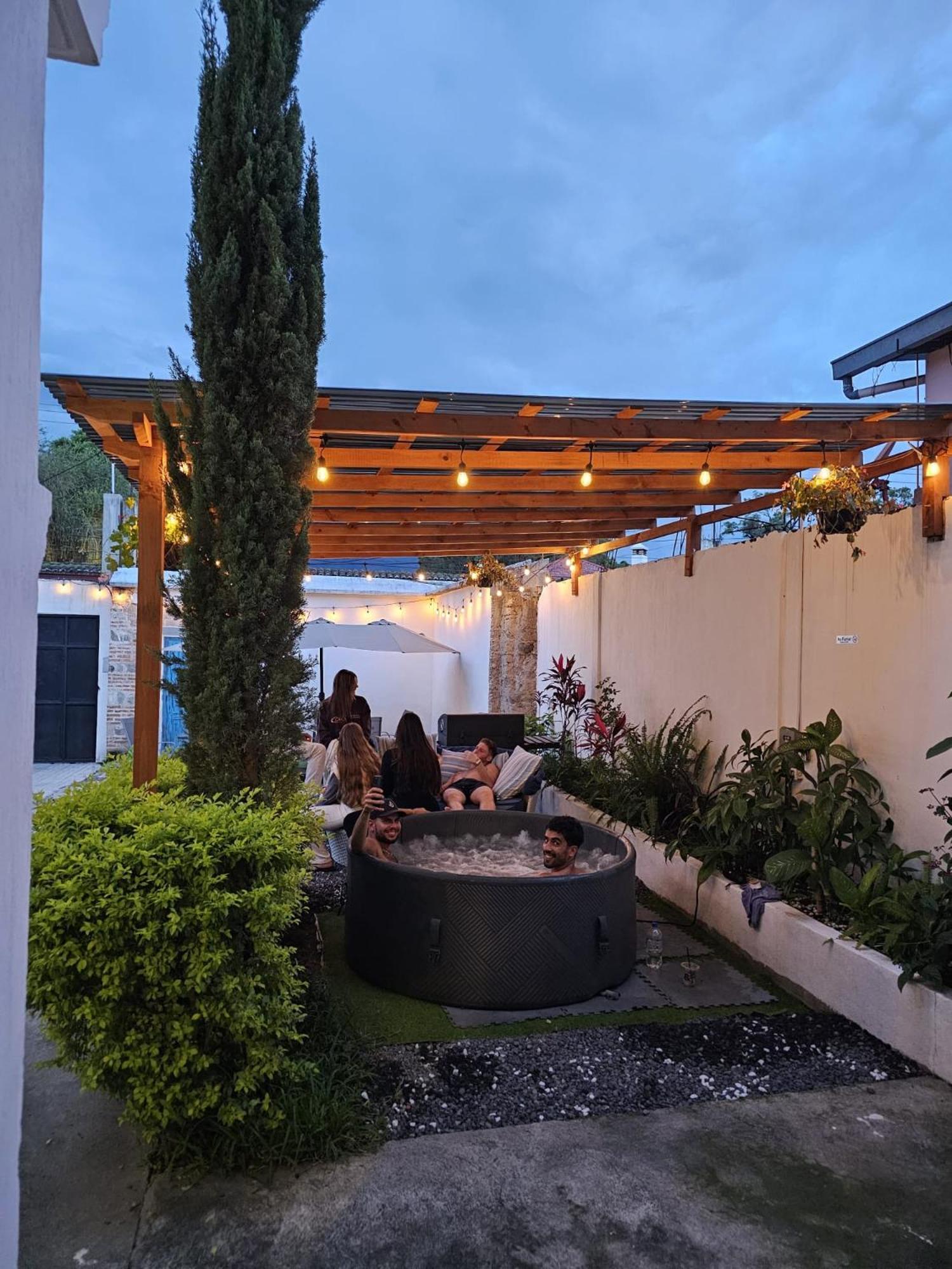 Blue Moon Hostel Antigua Exteriör bild